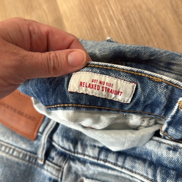 Lucky Brand Mid Rise Boy Jean Relaxed Straight Leg Denim Distressed Size 6/28 - Picture 5 of 9